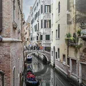 https://gondola-luxury-campo-santi-filippo-e-giacomo.hotelinveneto.com