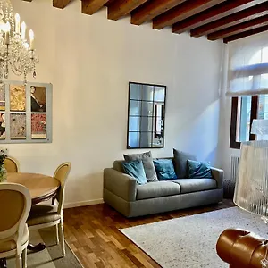 https://santa-caterina-charming-apartment-treviso.hotelinveneto.com