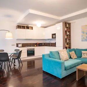 https://authentic-yet-modern-retreat-in-lecco-center.it-lombardy.com